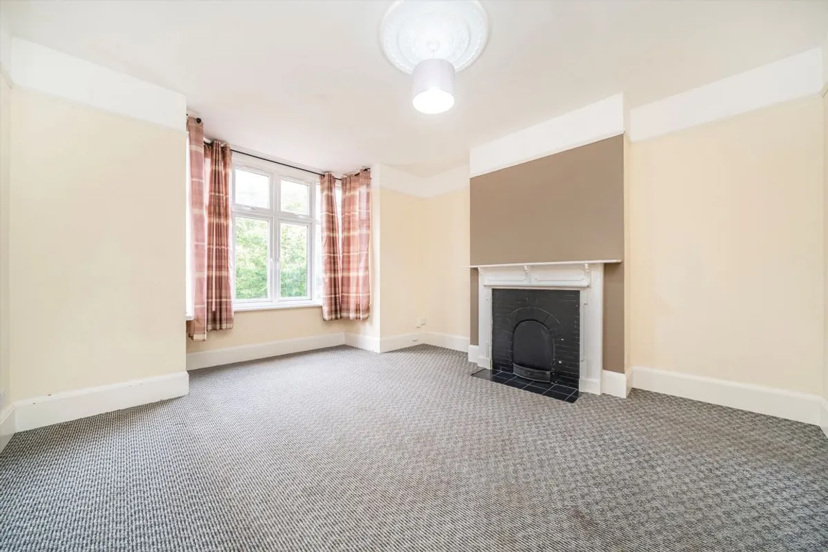 Flat Kerrison Road in Greater London