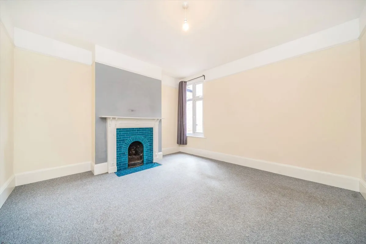 Flat Kerrison Road in Greater London