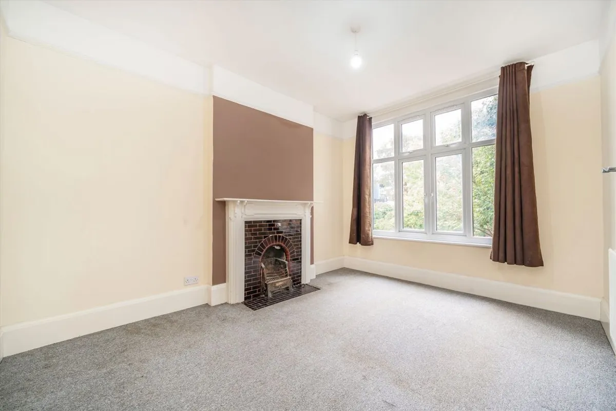 Flat Kerrison Road in Greater London