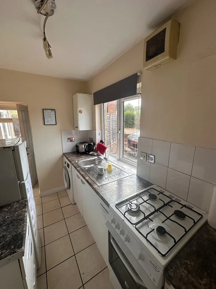 Room Chase Road in Epsom and Ewell