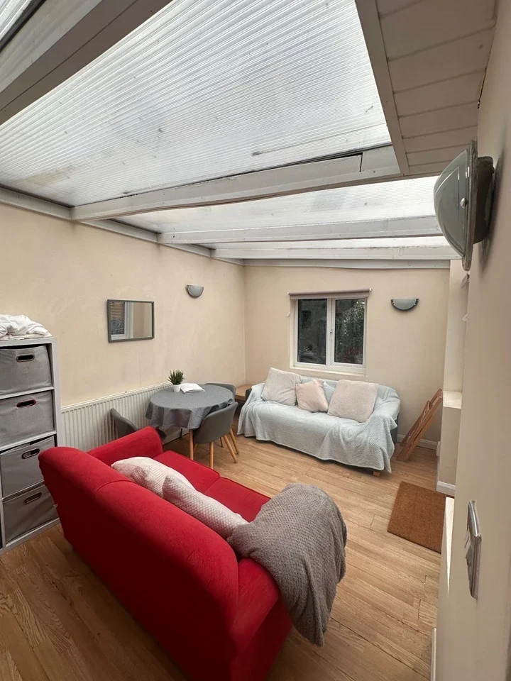 Room Chase Road in Epsom and Ewell