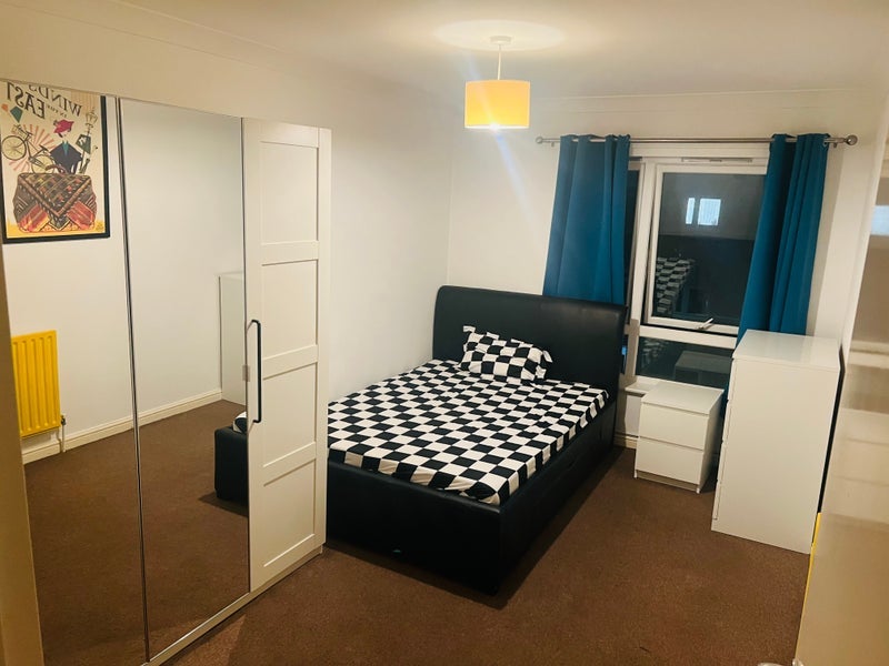 Room Essex Road in Greater London