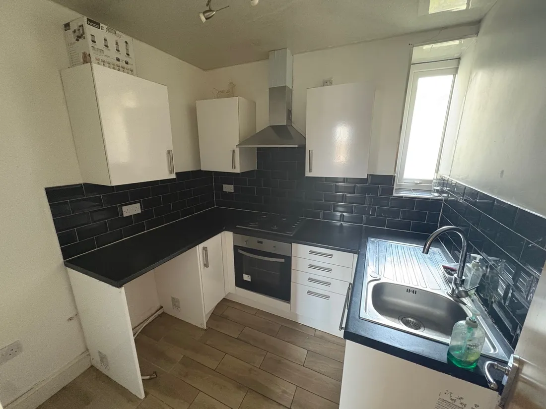 Flat Woodfield Street in Swansea