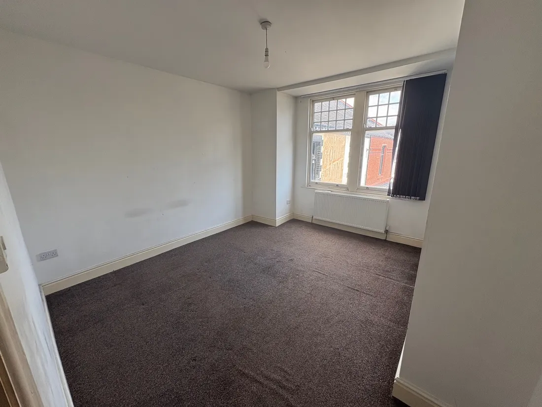 Flat Woodfield Street in Swansea