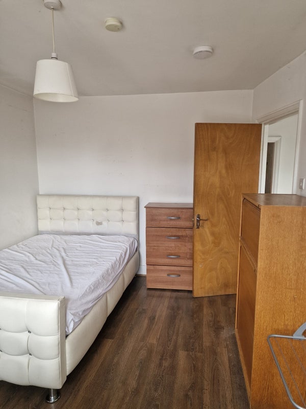 Room Newham Way in Greater London