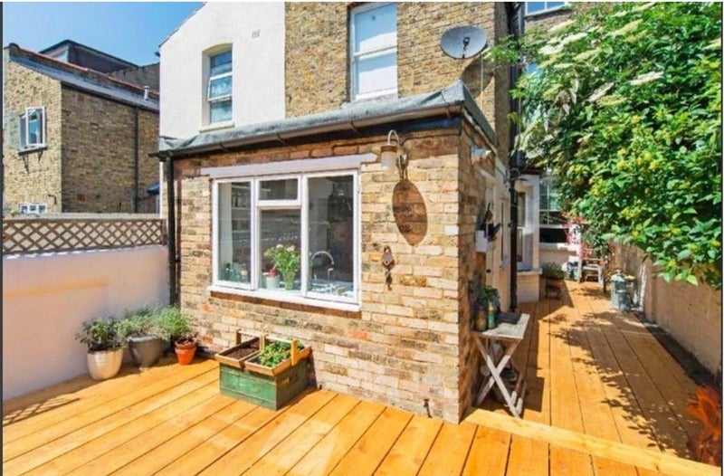 Room Glengall Road in Greater London