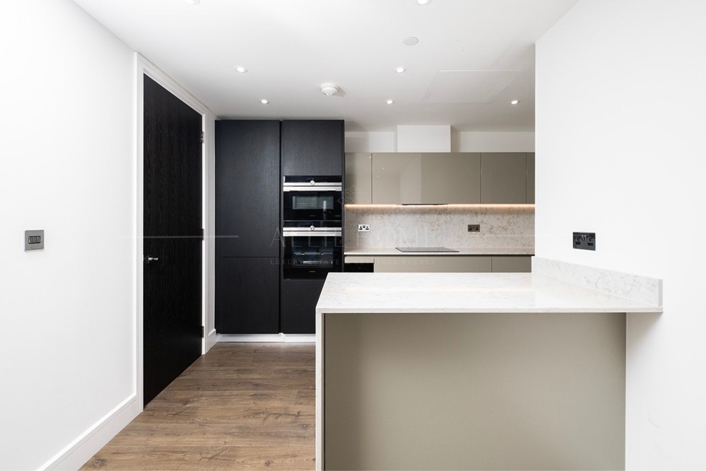 Flat Canter Way in Greater London