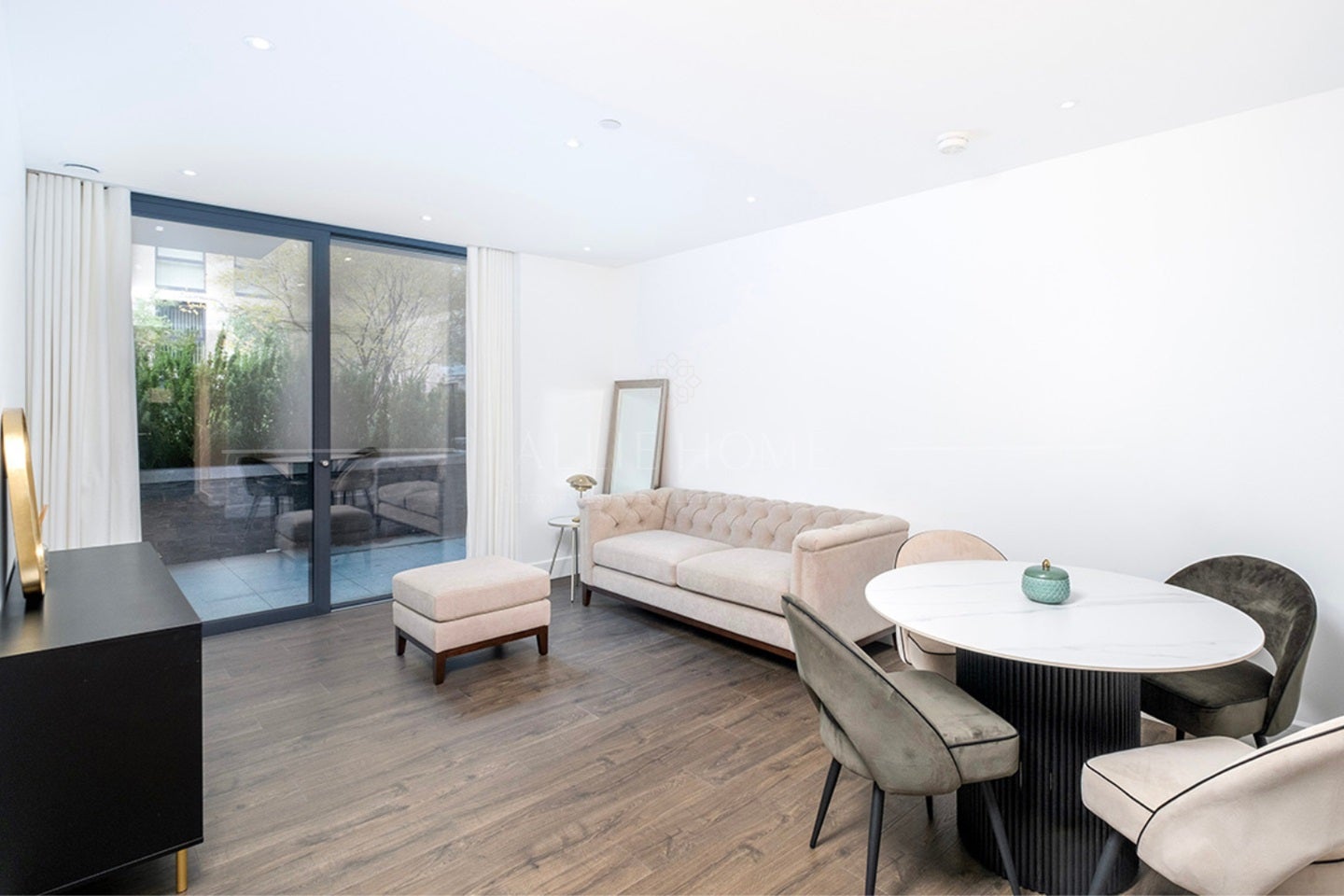 Flat Canter Way in Greater London