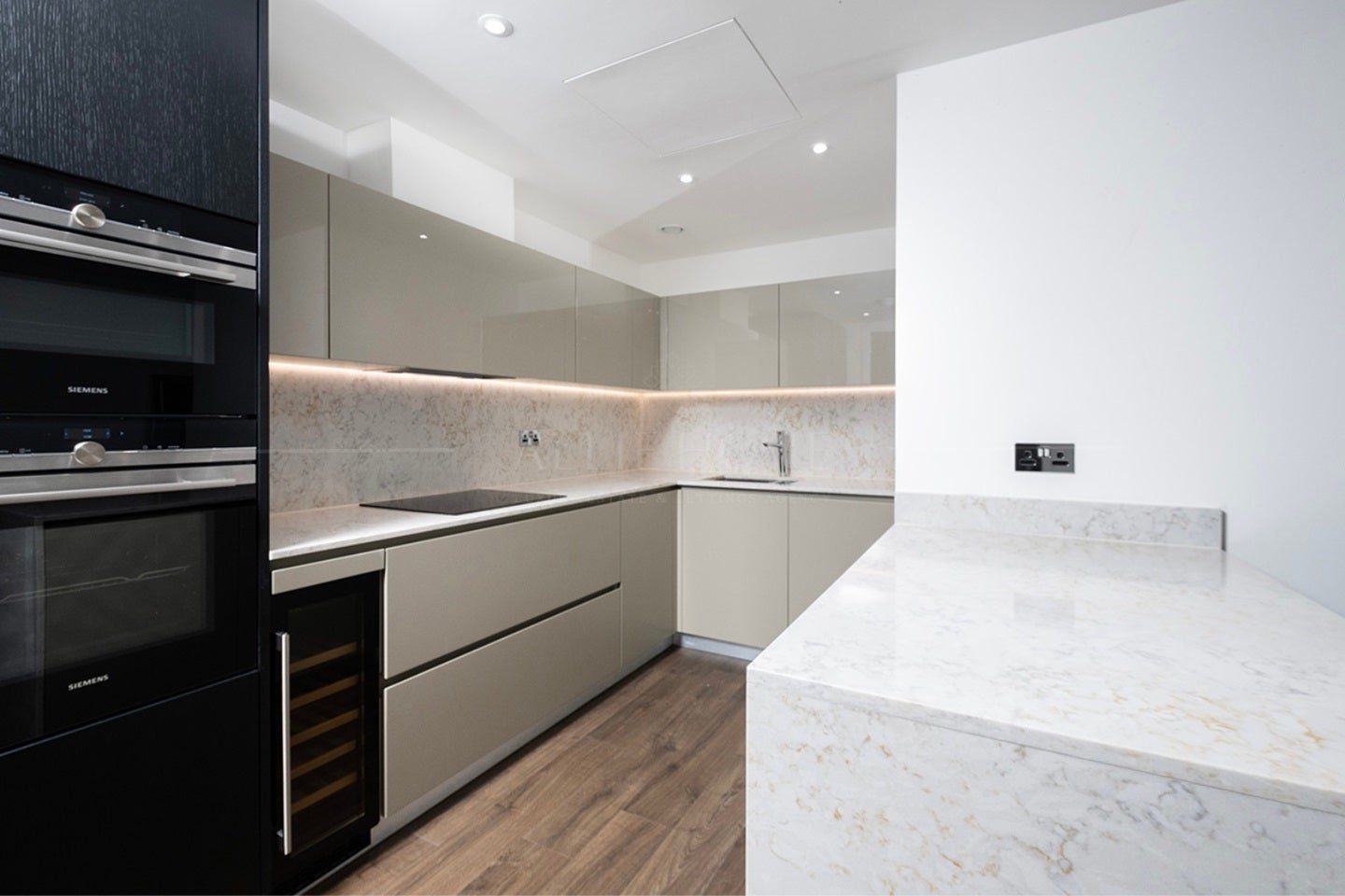 Flat Canter Way in Greater London