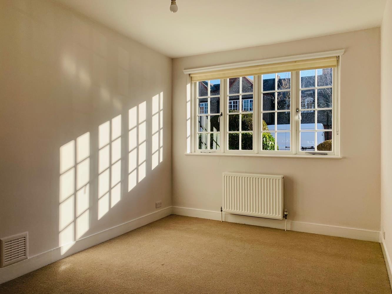 Flat Dekker Road in Greater London