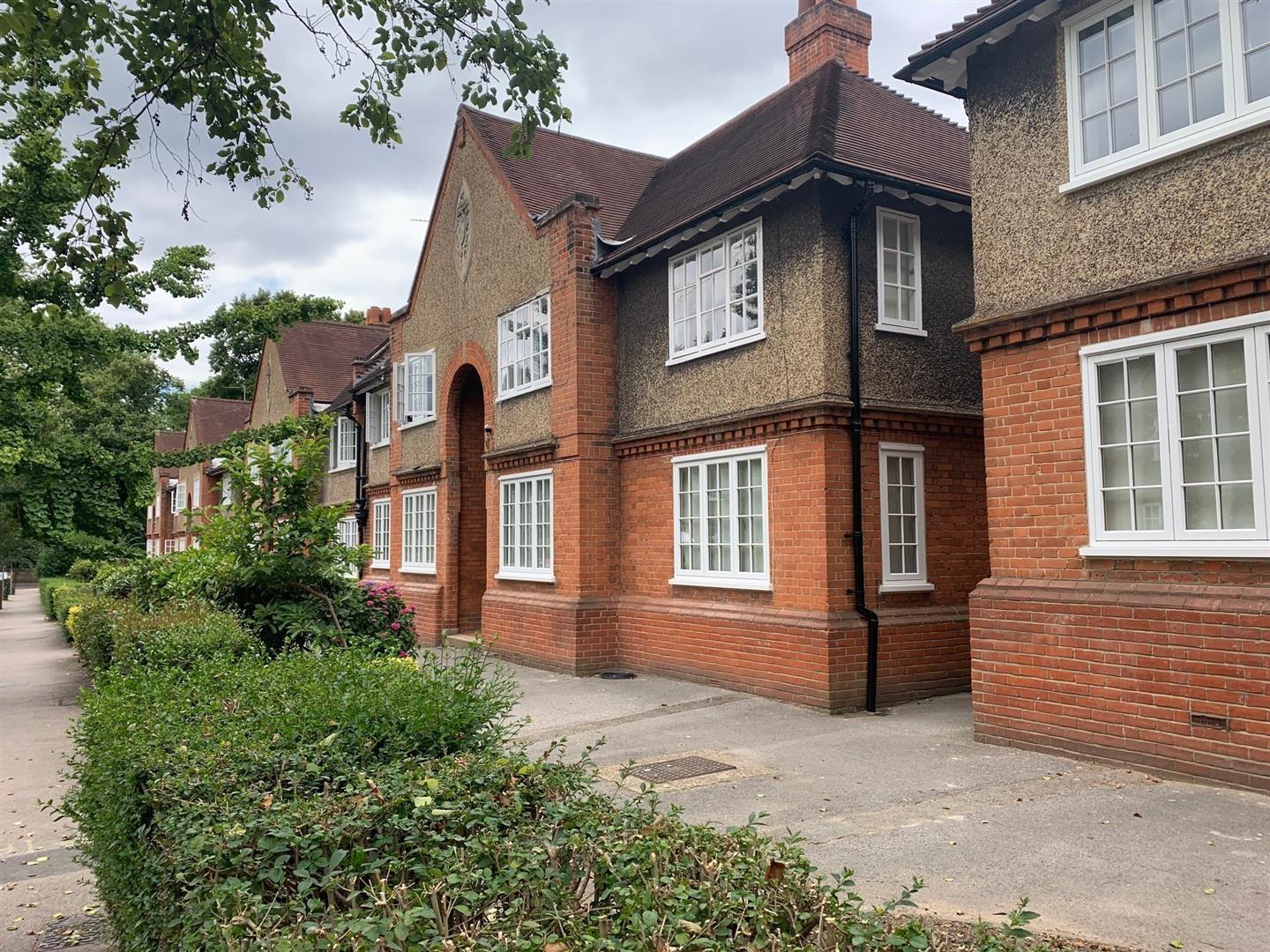Flat Dekker Road in Greater London