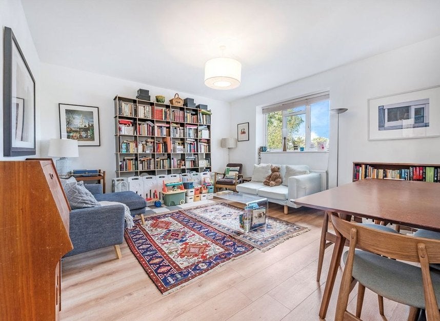 Flat Richmond Road in Greater London