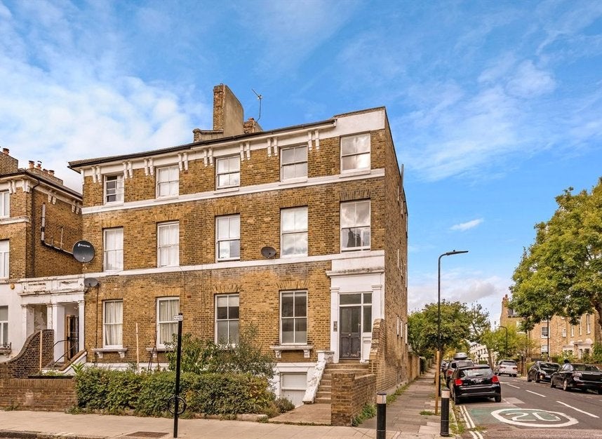 Flat Richmond Road in Greater London