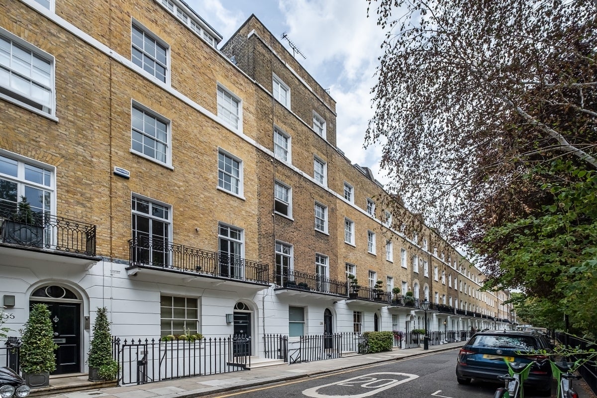 Flat Brompton Square in Greater London