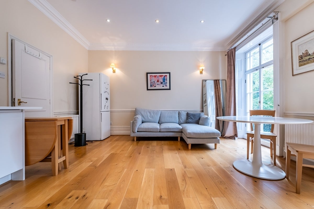 Flat Brompton Square in Greater London