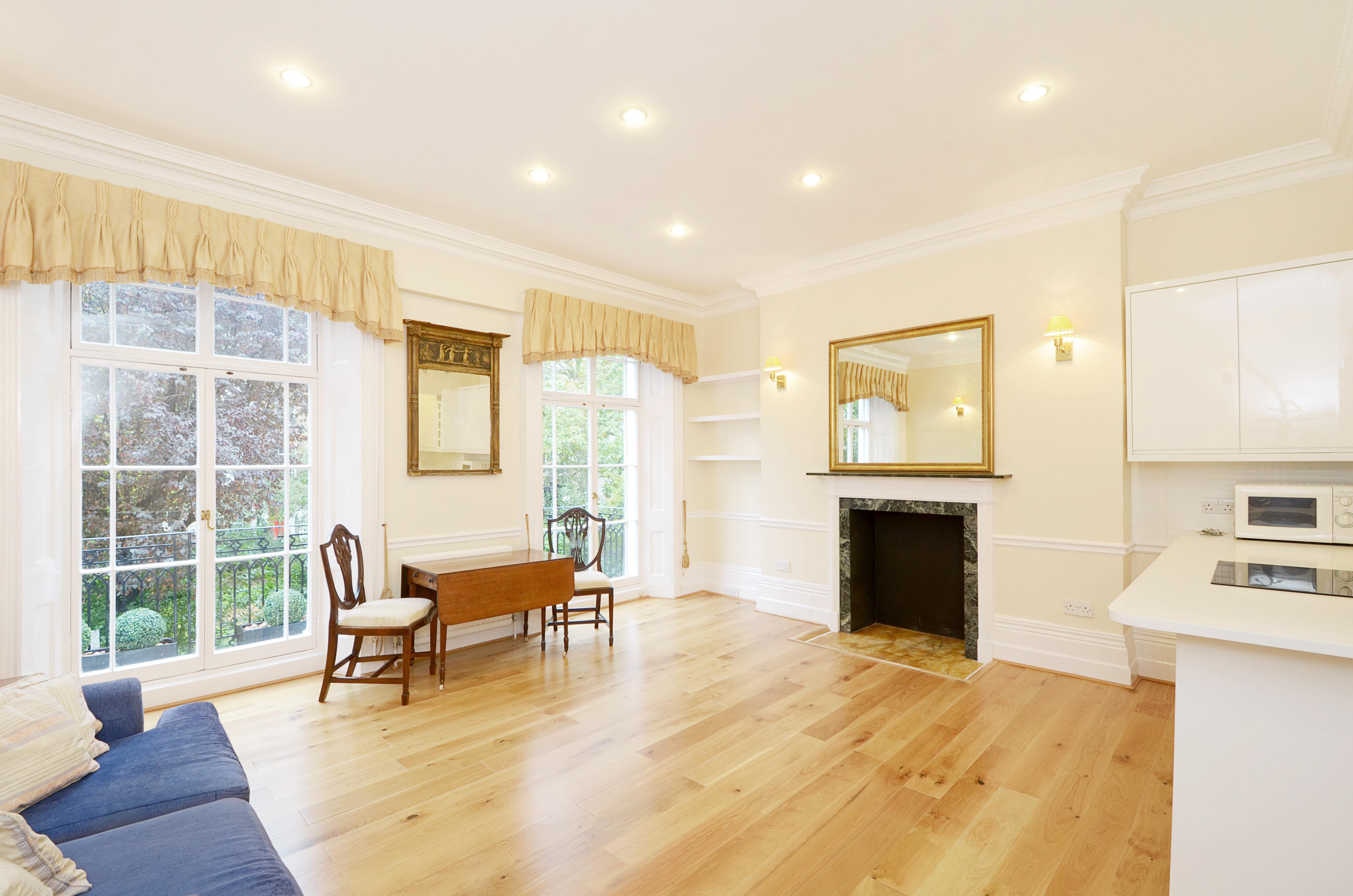 Flat Brompton Square in Greater London