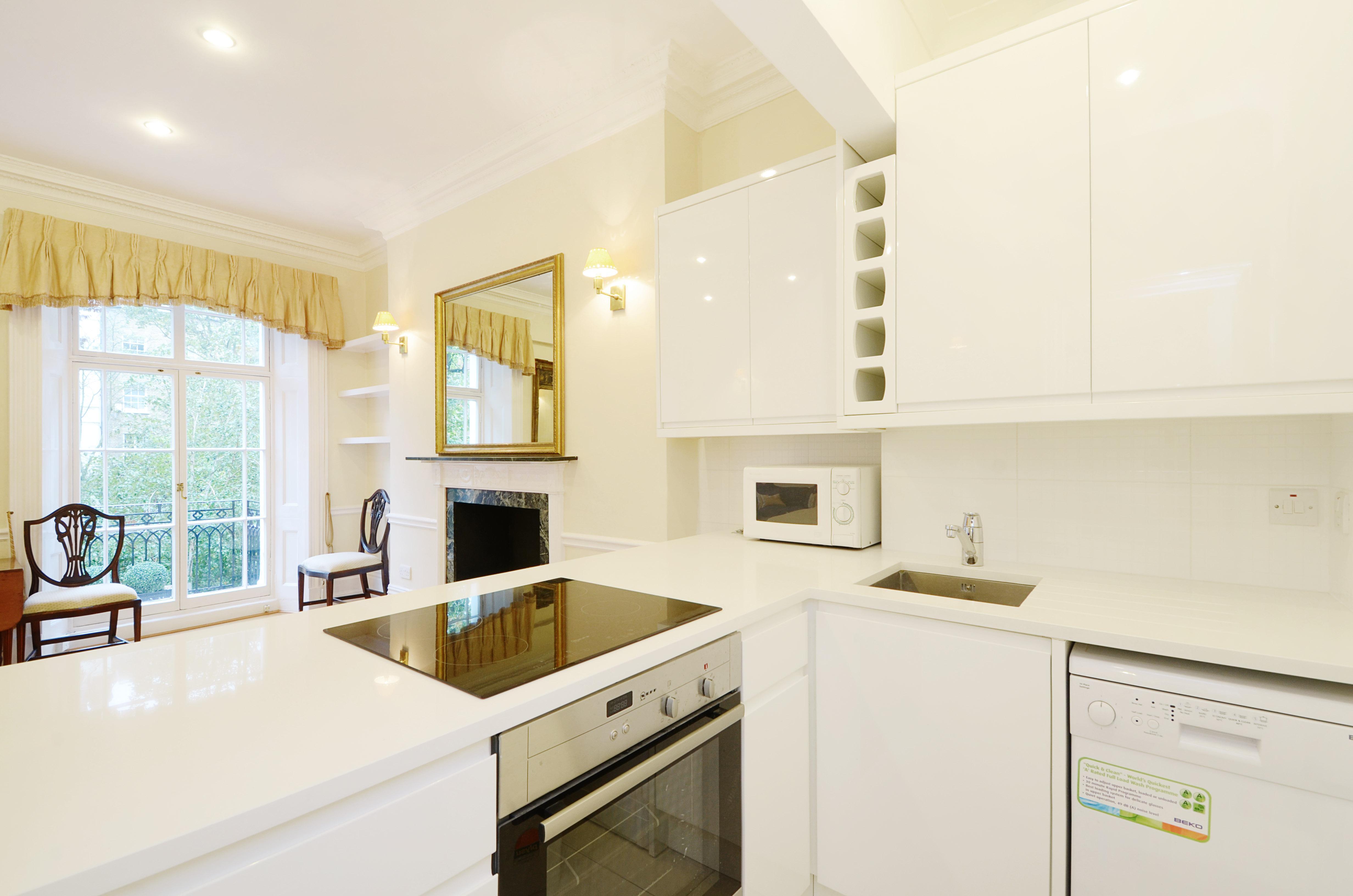 Flat Brompton Square in Greater London