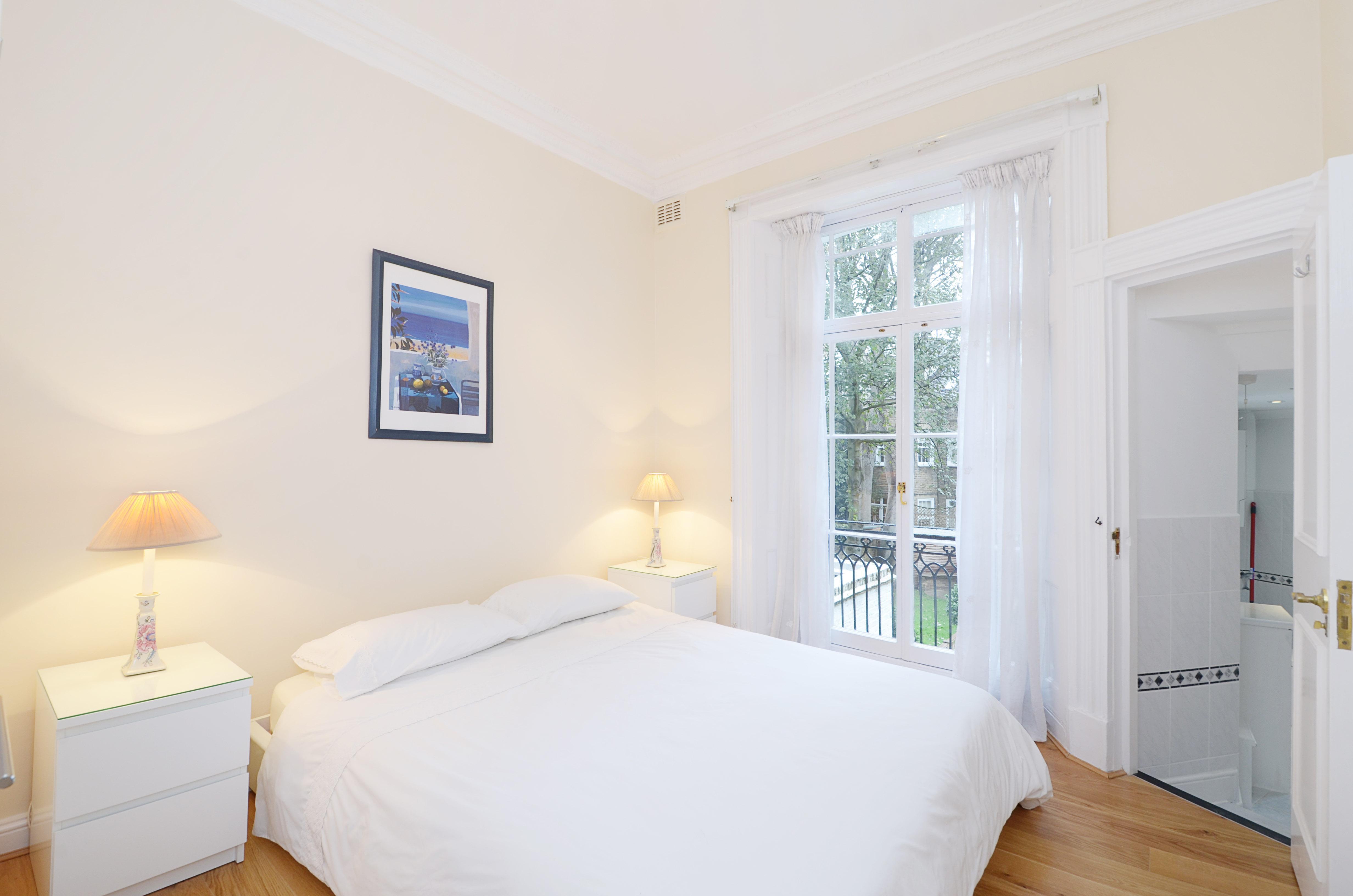Flat Brompton Square in Greater London