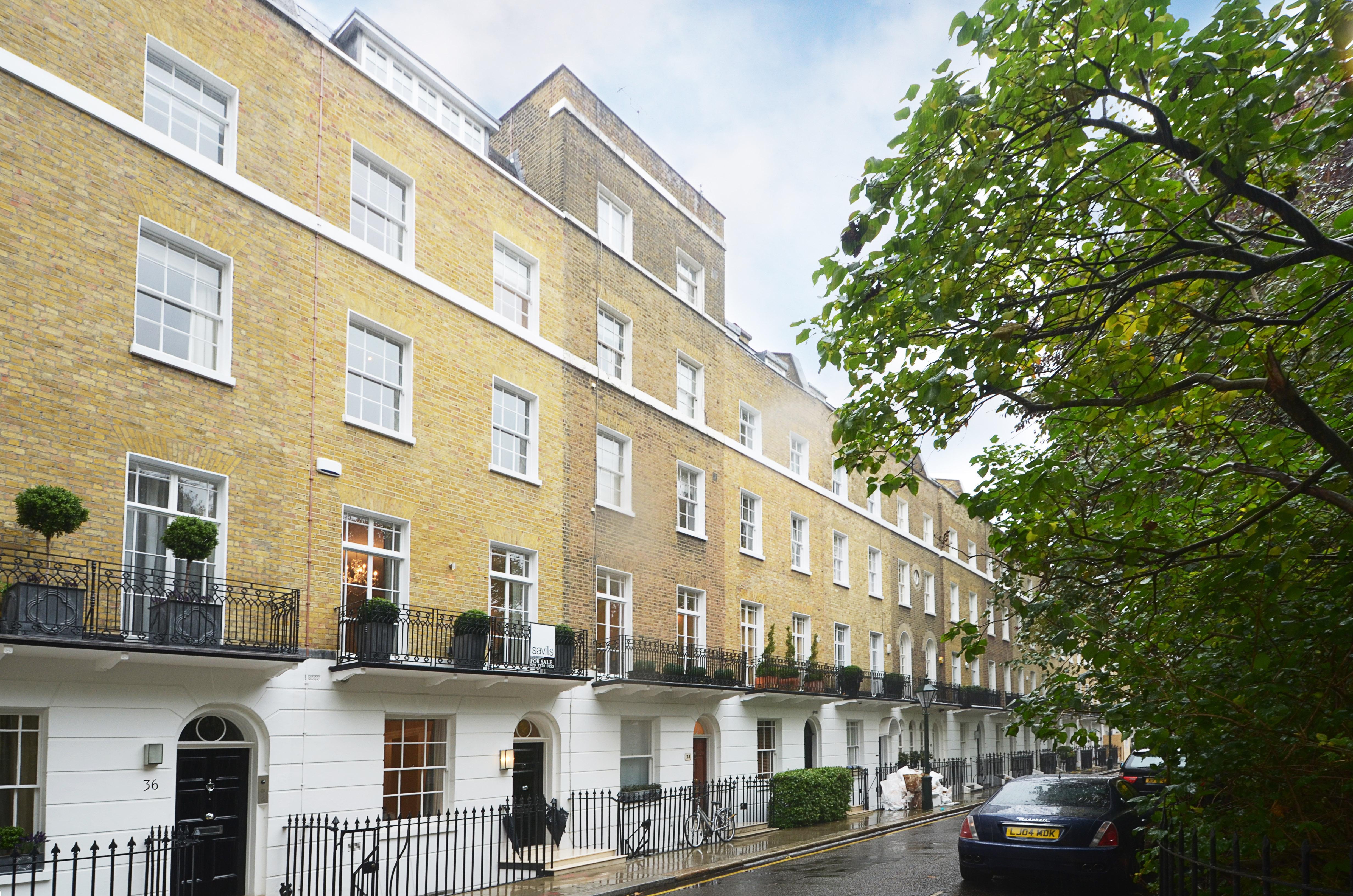 Flat Brompton Square in Greater London