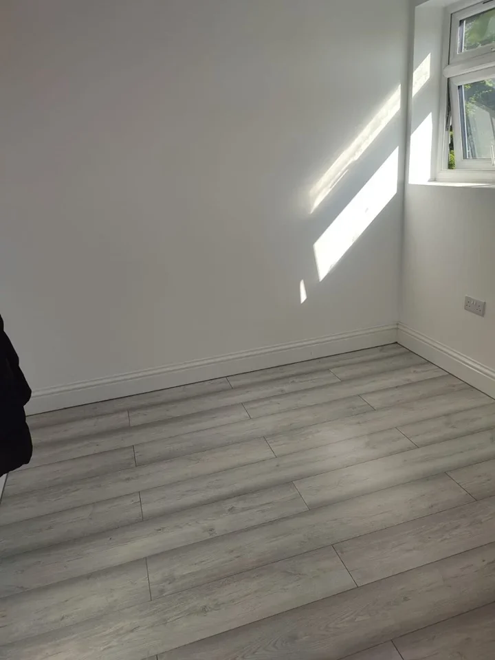 Room Charlton Crescent in Greater London