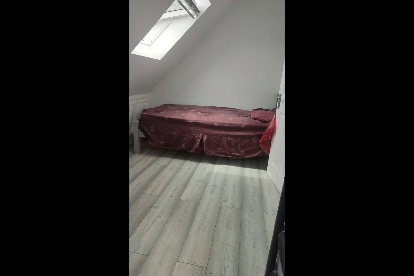 Room Charlton Crescent in Greater London