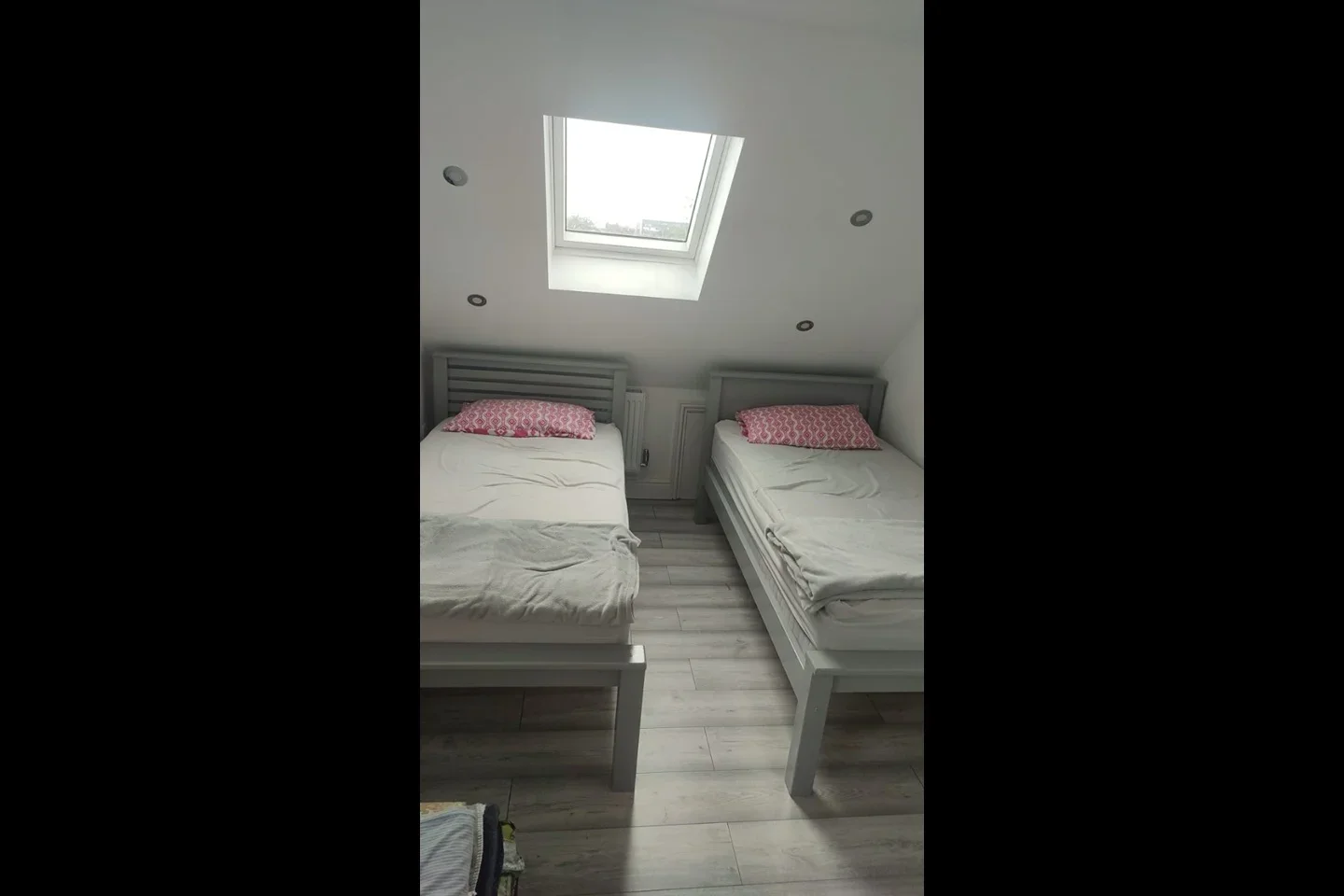 Room Charlton Crescent in Greater London