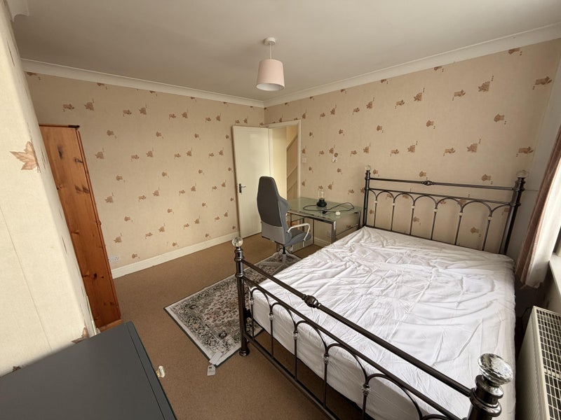 Room Mackie Grove in Bristol