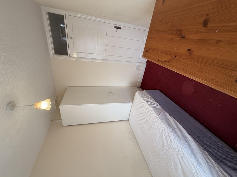 Room Mackie Grove in Bristol