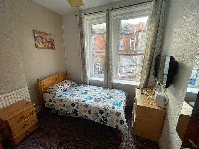 Room Clift House Road in Bristol