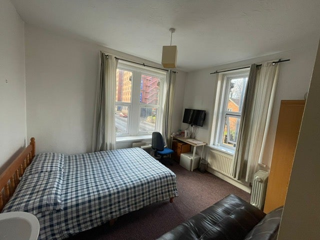 Room Clift House Road in Bristol