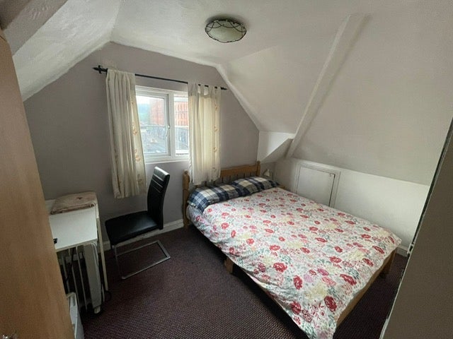 Room Clift House Road in Bristol