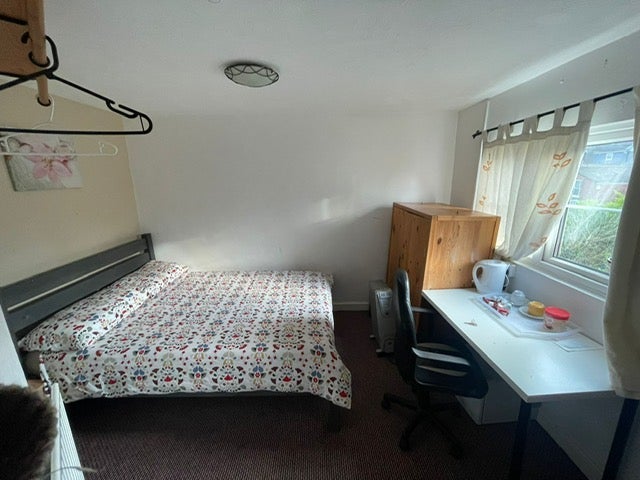 Room Clift House Road in Bristol