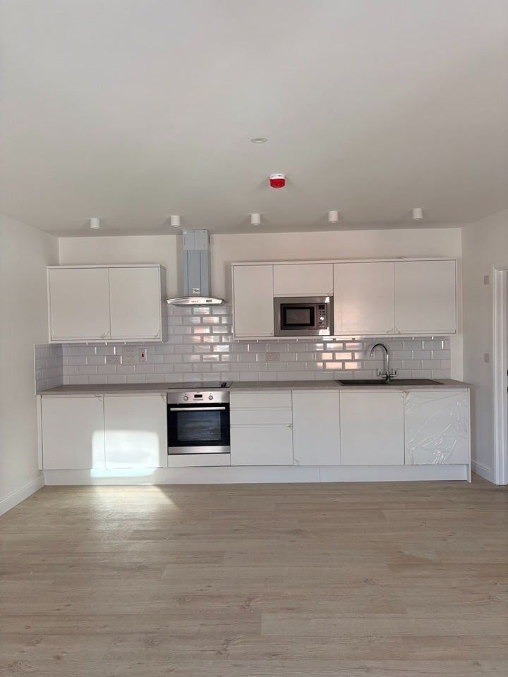 Flat Palmerston Road in Greater London