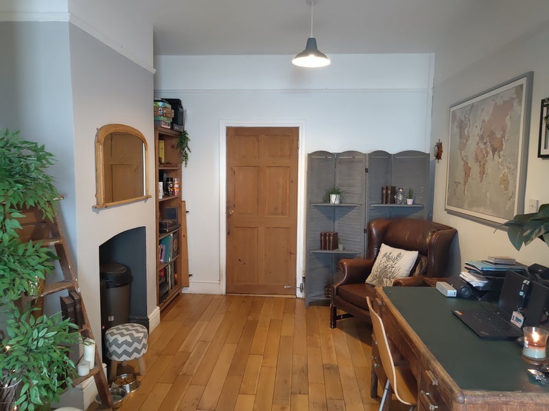 Room Eclipse Street in Cardiff