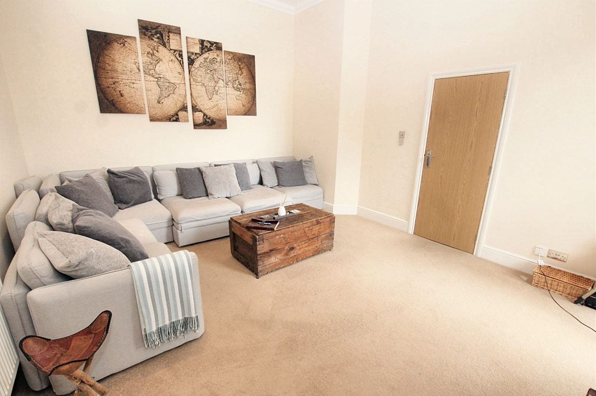 Flat Rawlyn Road in Paignton