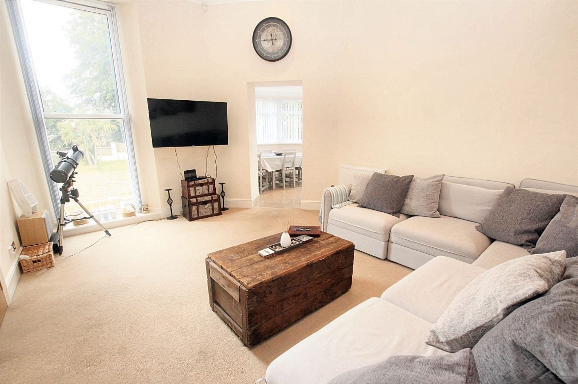 Flat Rawlyn Road in Paignton