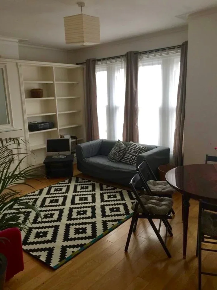 Room Mount Ephraim Road in Greater London
