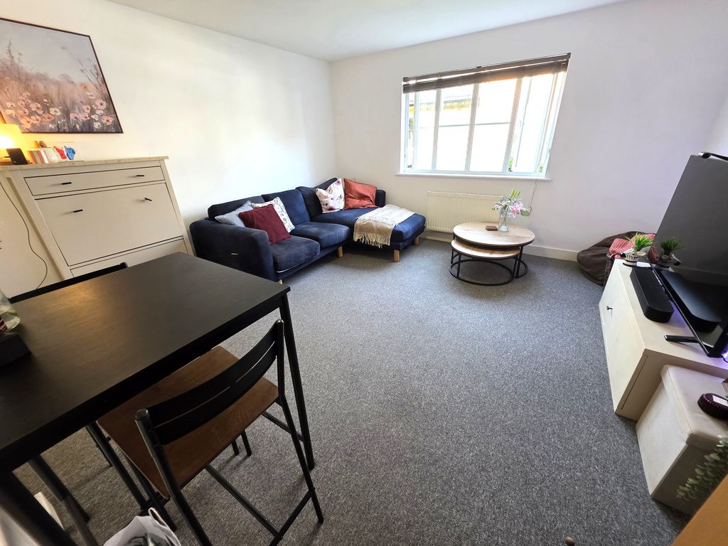 Flat Clarence Road in Bristol