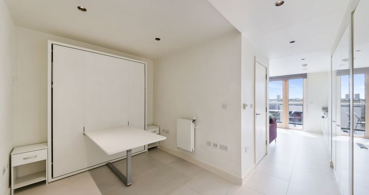 Flat Wellington Terrace in Greater London