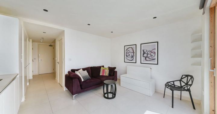 Flat Wellington Terrace in Greater London