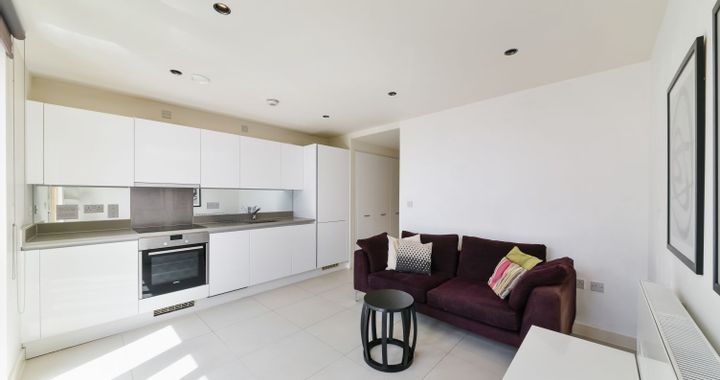 Flat Wellington Terrace in Greater London