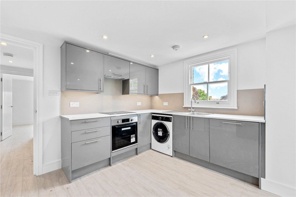 Flat Upper Richmond Road in Greater London