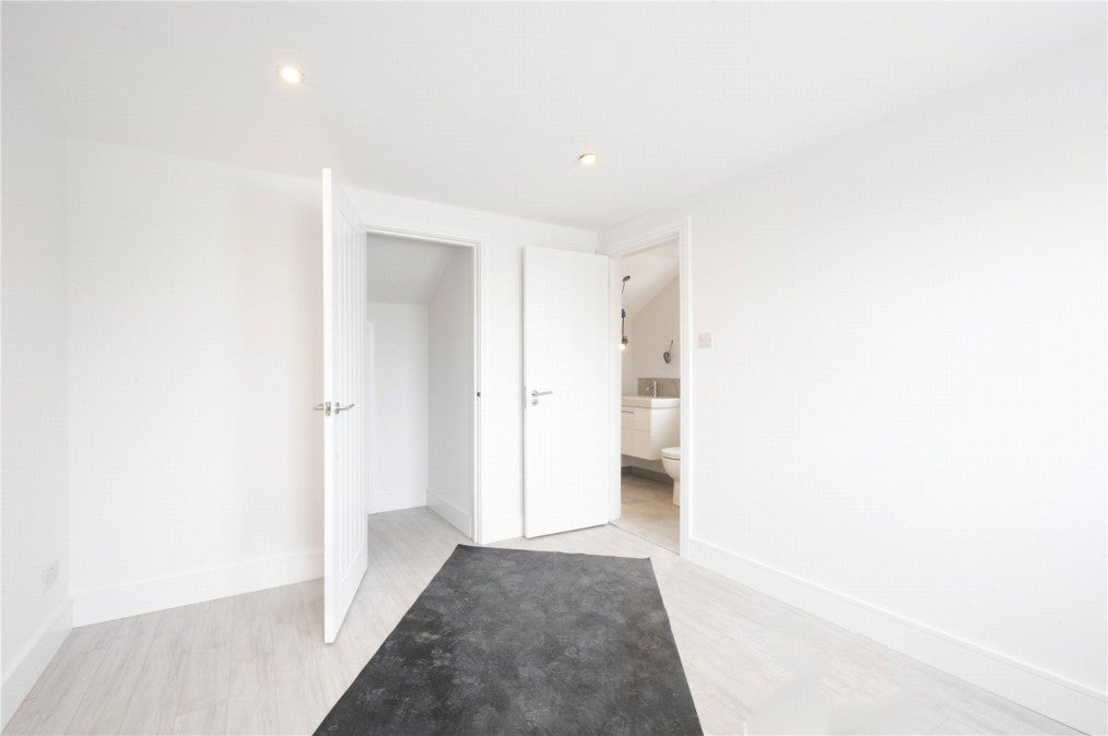 Flat Upper Richmond Road in Greater London