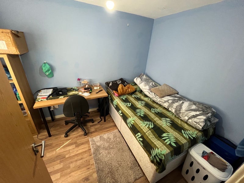 Room Leahurst Crescent in Birmingham
