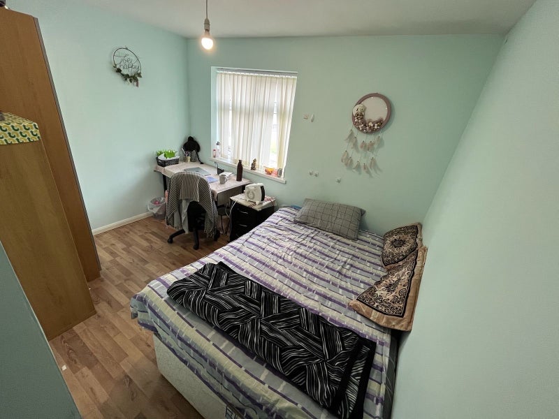 Room Leahurst Crescent in Birmingham