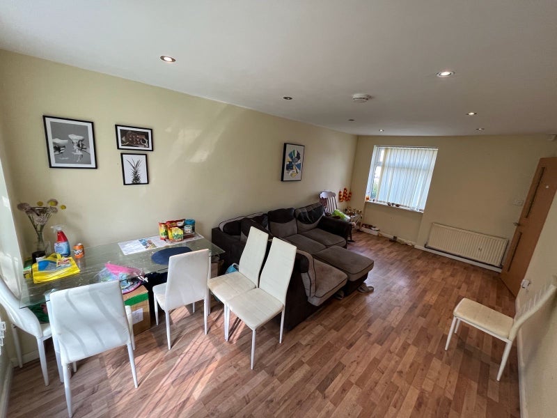 Room Leahurst Crescent in Birmingham