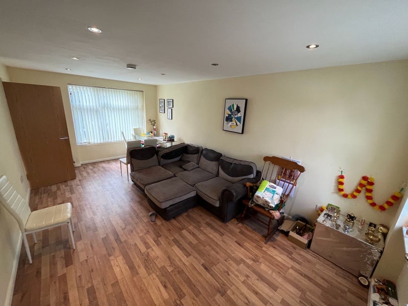Room Leahurst Crescent in Birmingham