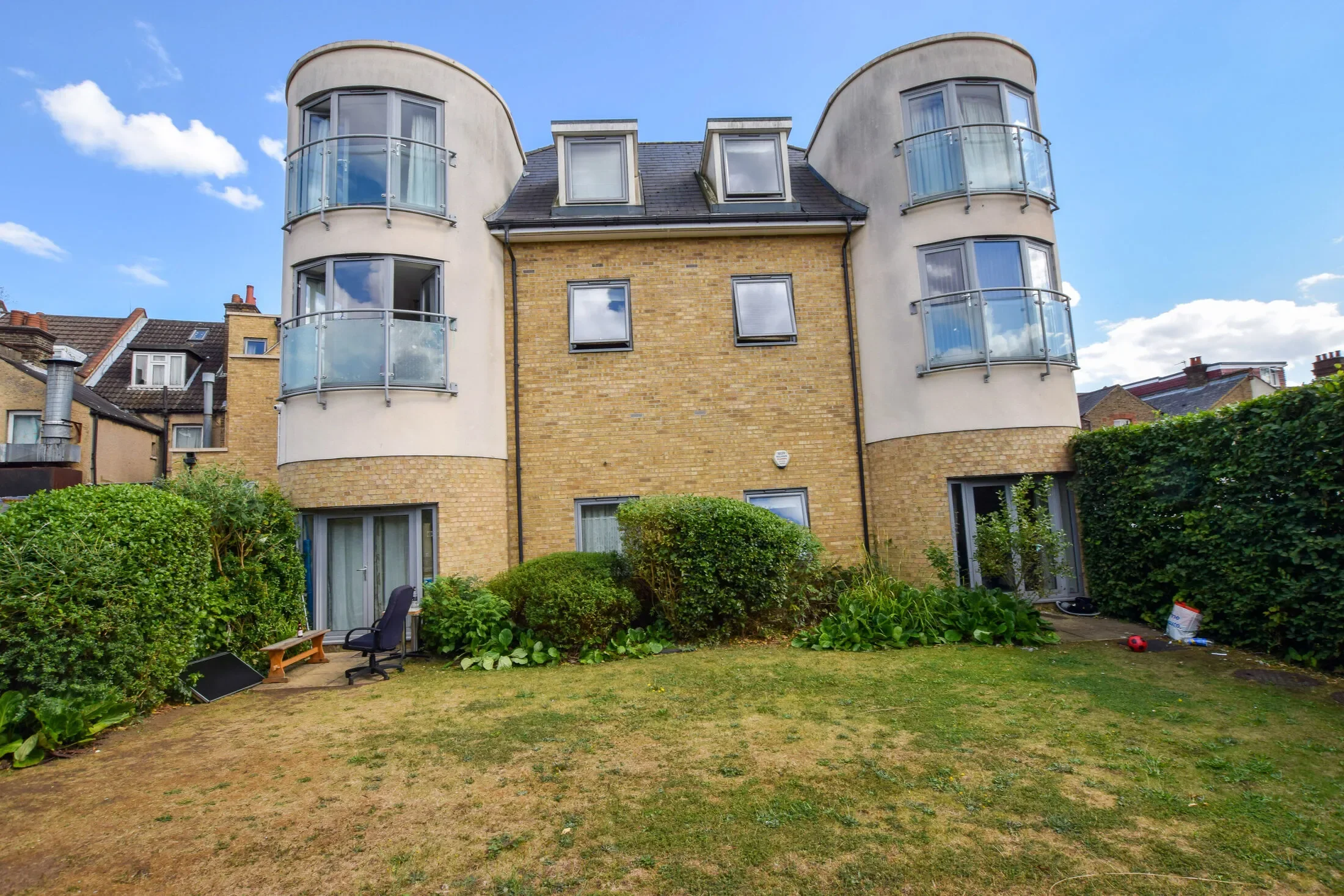 Flat Whippendell Road in Watford