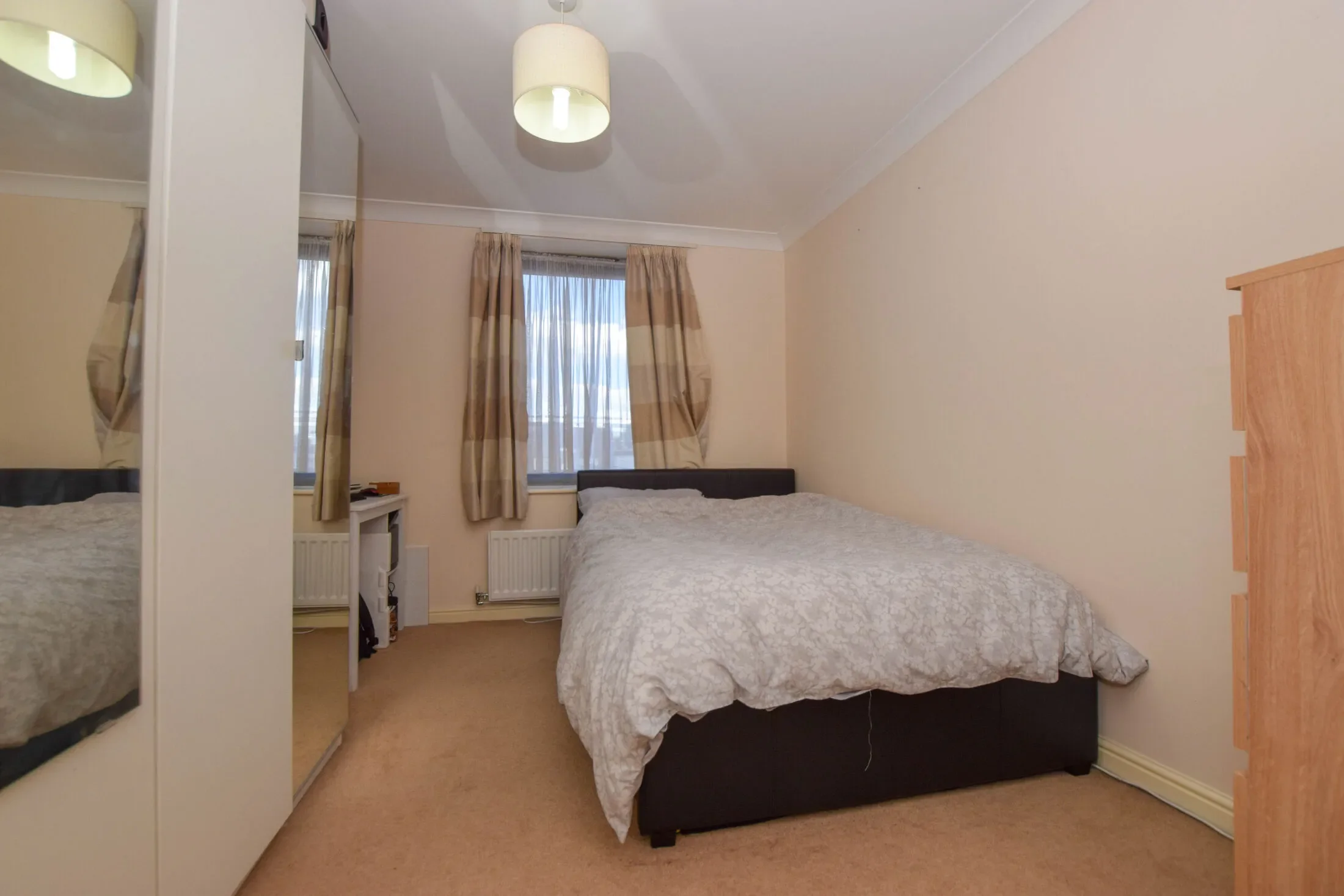 Flat Whippendell Road in Watford