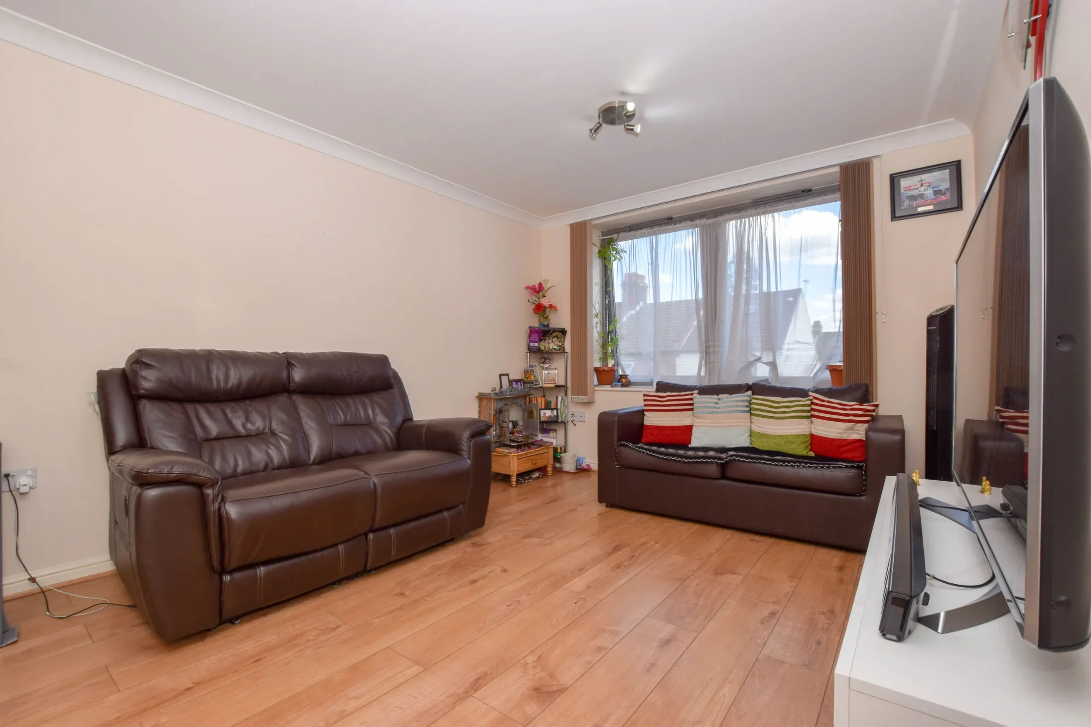 Flat Whippendell Road in Watford